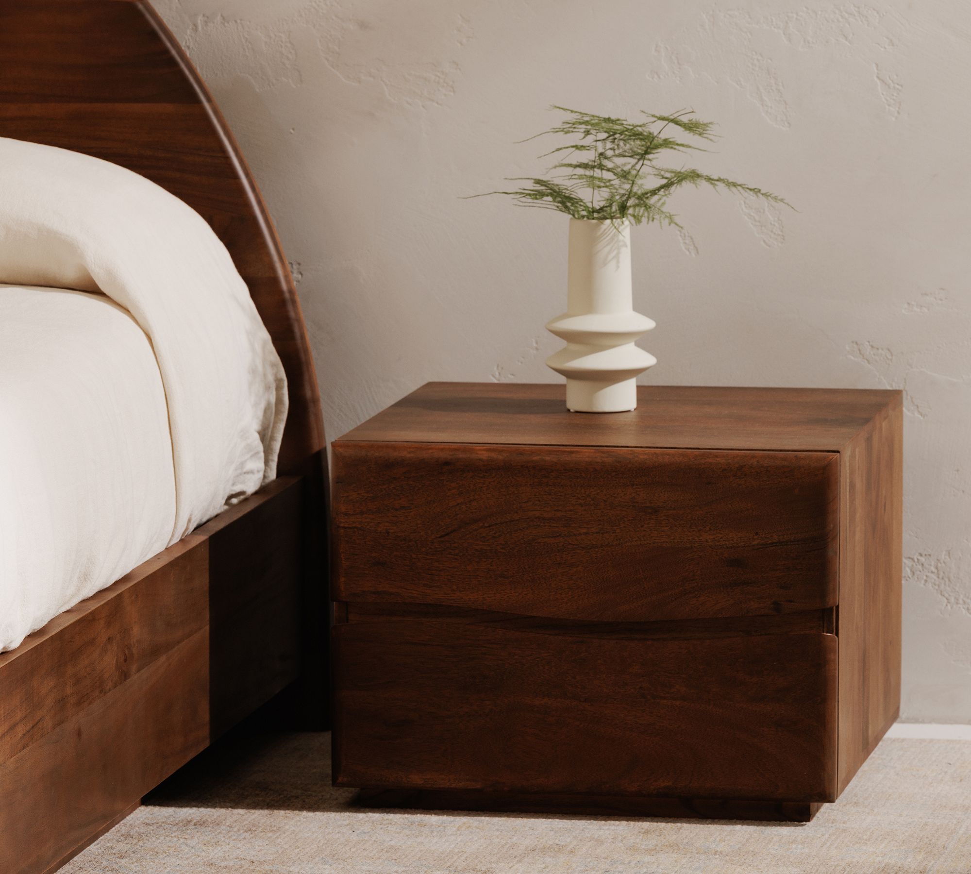 Olsen Nightstand (21")