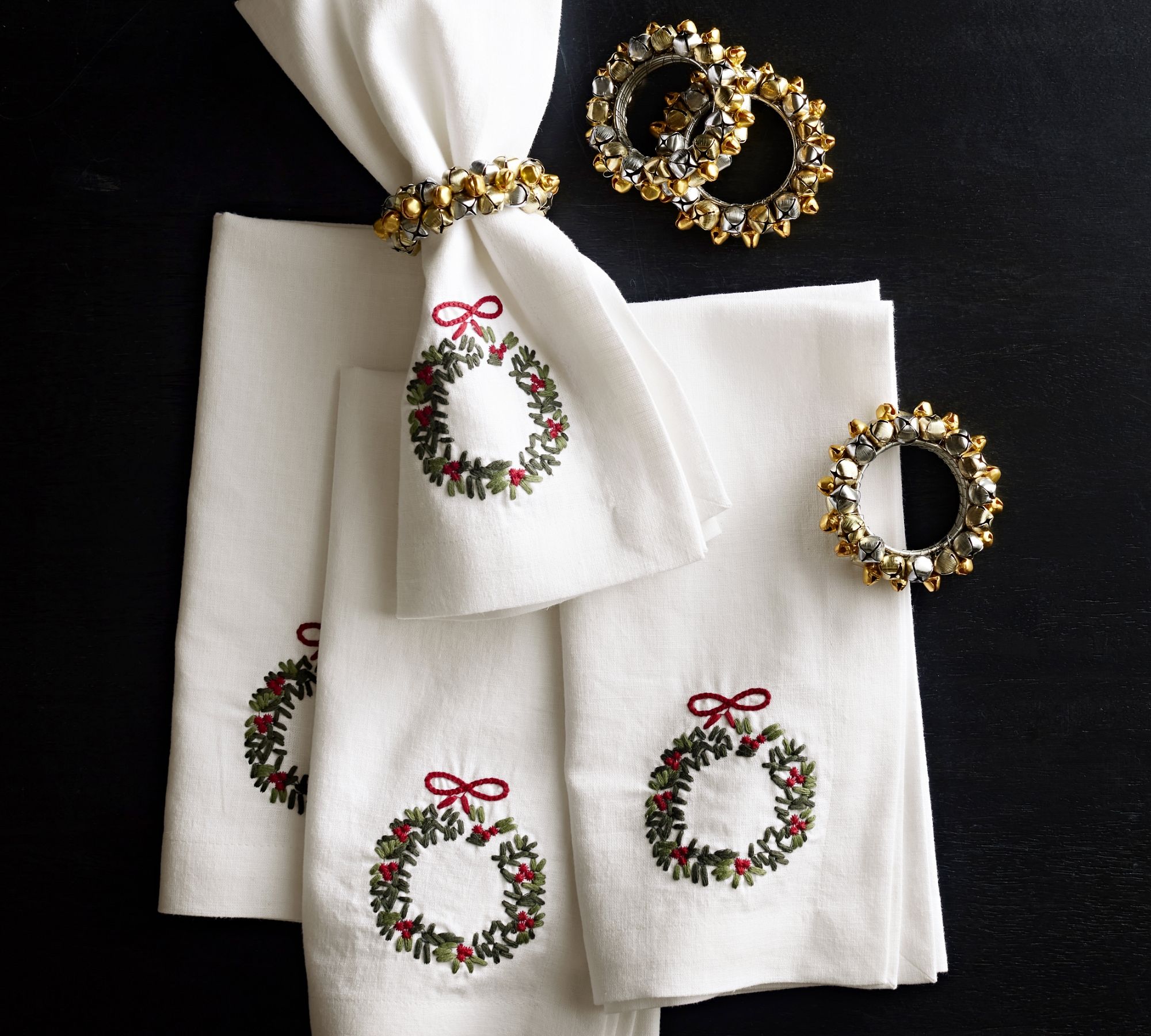 Holly Wreath Embroidered Linen/Cotton Napkins - Set of 4