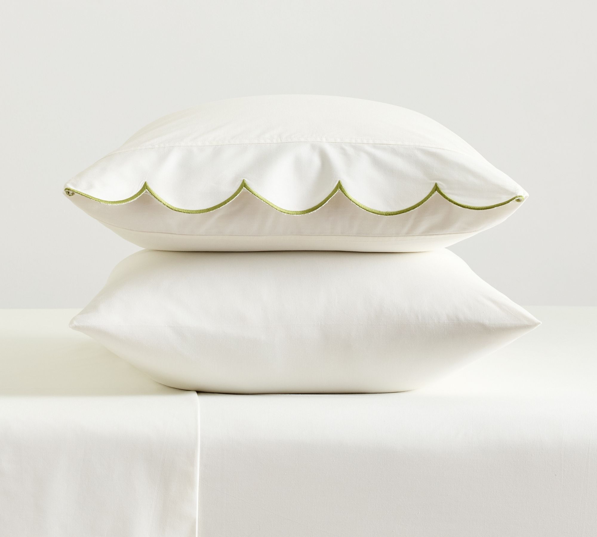 Monique Lhuillier Delphine Scallop Border Pillowcases - Set of 2