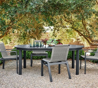 Round extendable garden table discount