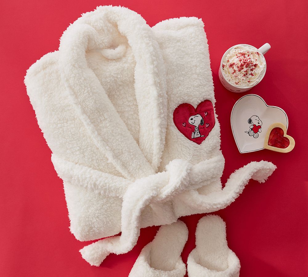 Peanuts Snoopy&#8482; Hearts Robe