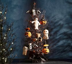 Twinkling Halloween Tree