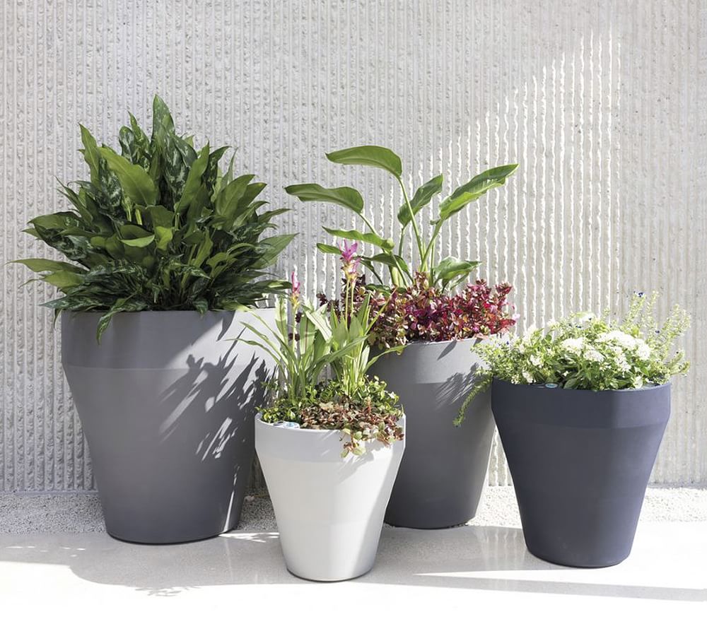 Annika Self-Watering Lightweight Planter