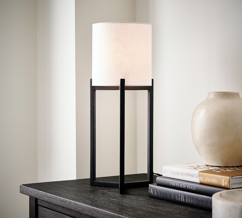Ian Metal Table Lamp (15&quot;)