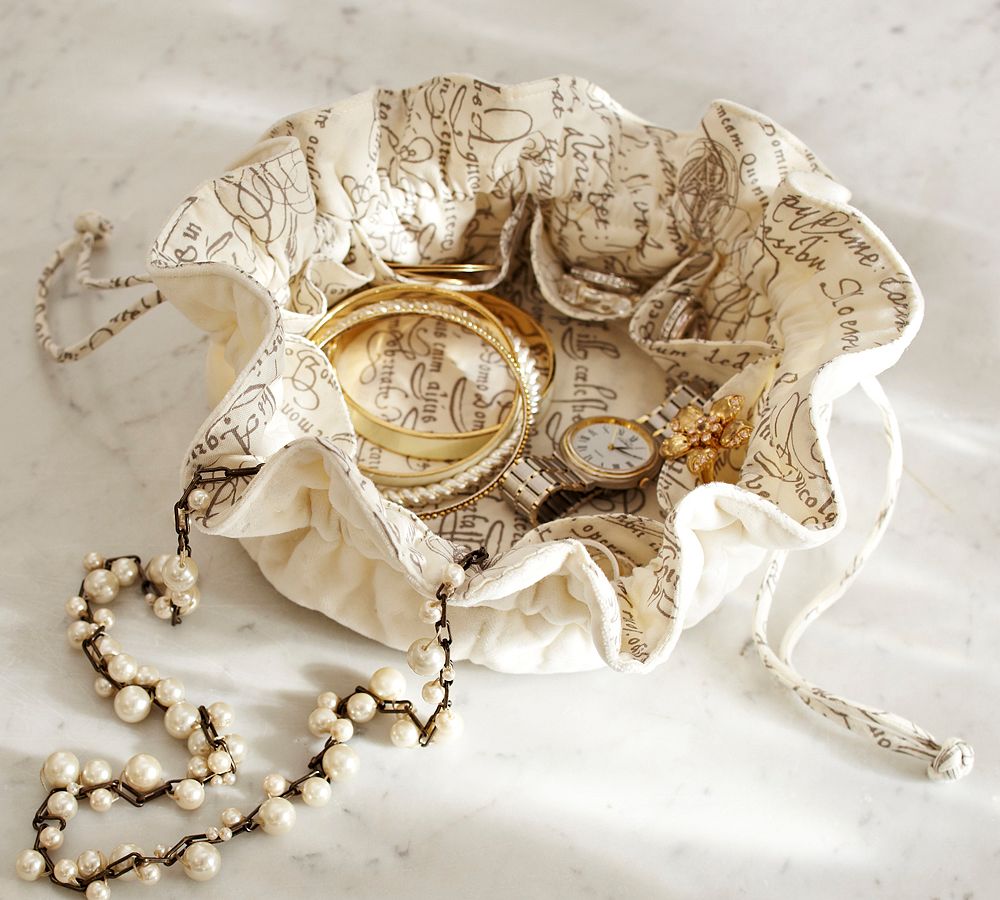 Diamond Quilted Velvet Jewelry Pouch