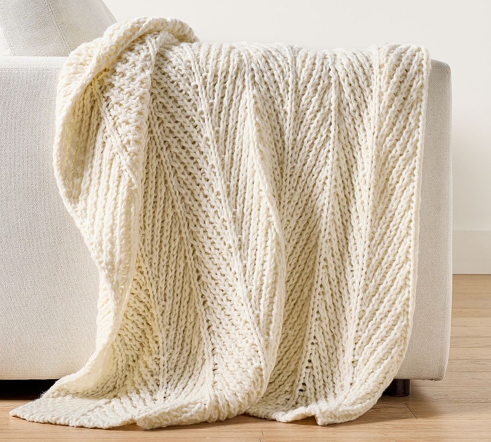 Chevron Knitted Chunky Throw - Ivory