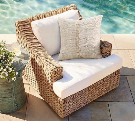 Huntington Wicker Slope Arm Swivel Outdoor Lounge Chair