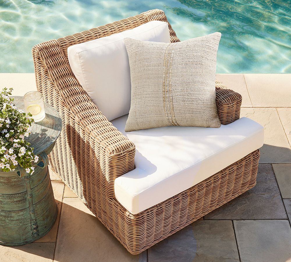 Huntington Wicker Slope Arm Swivel Outdoor Lounge Chair