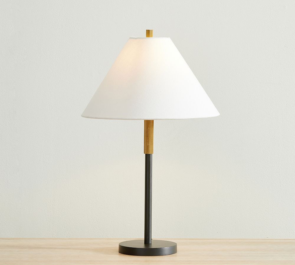 Kensington Metal Table Lamp (23&quot;)