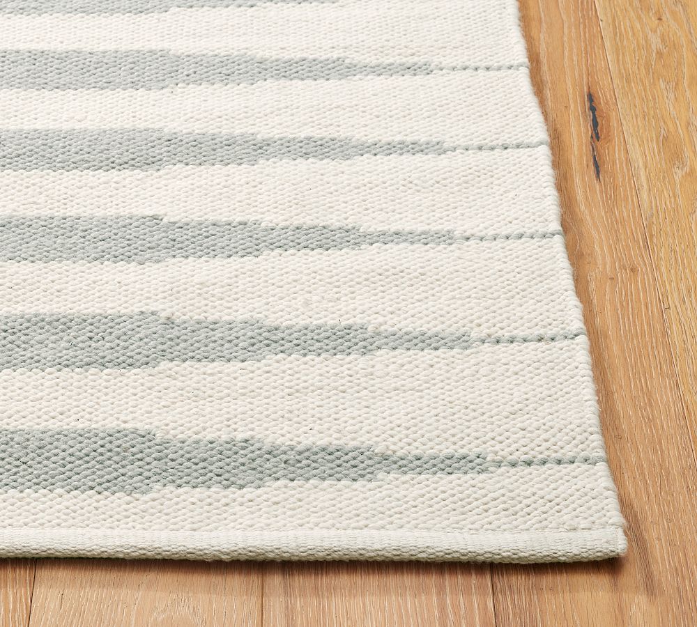Open Box: Delphina Handwoven Outdoor Performance Rug