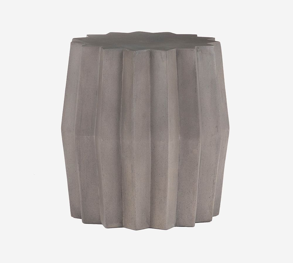 Verity Concrete Round Outdoor End Table (19&quot;)
