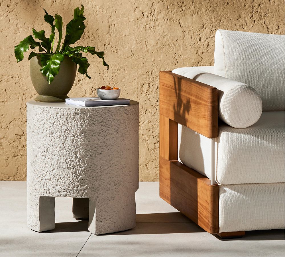 Bolinas Concrete Round Outdoor End Table (18&quot;)