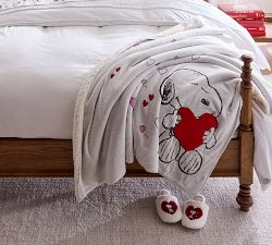 Peanuts Snoopy&#8482; Hearts Slippers