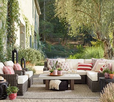 Huntington Pomona Outdoor Lounge