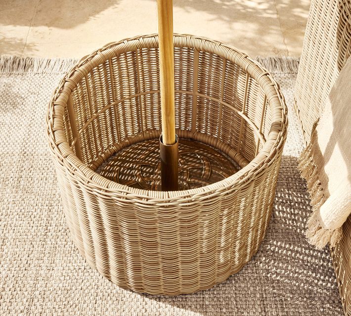 Huntington Wicker Round Outdoor Umbrella Stand Side Table (28