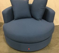 Open Box: Balboa Upholstered Swivel Grand Outdoor Daybed