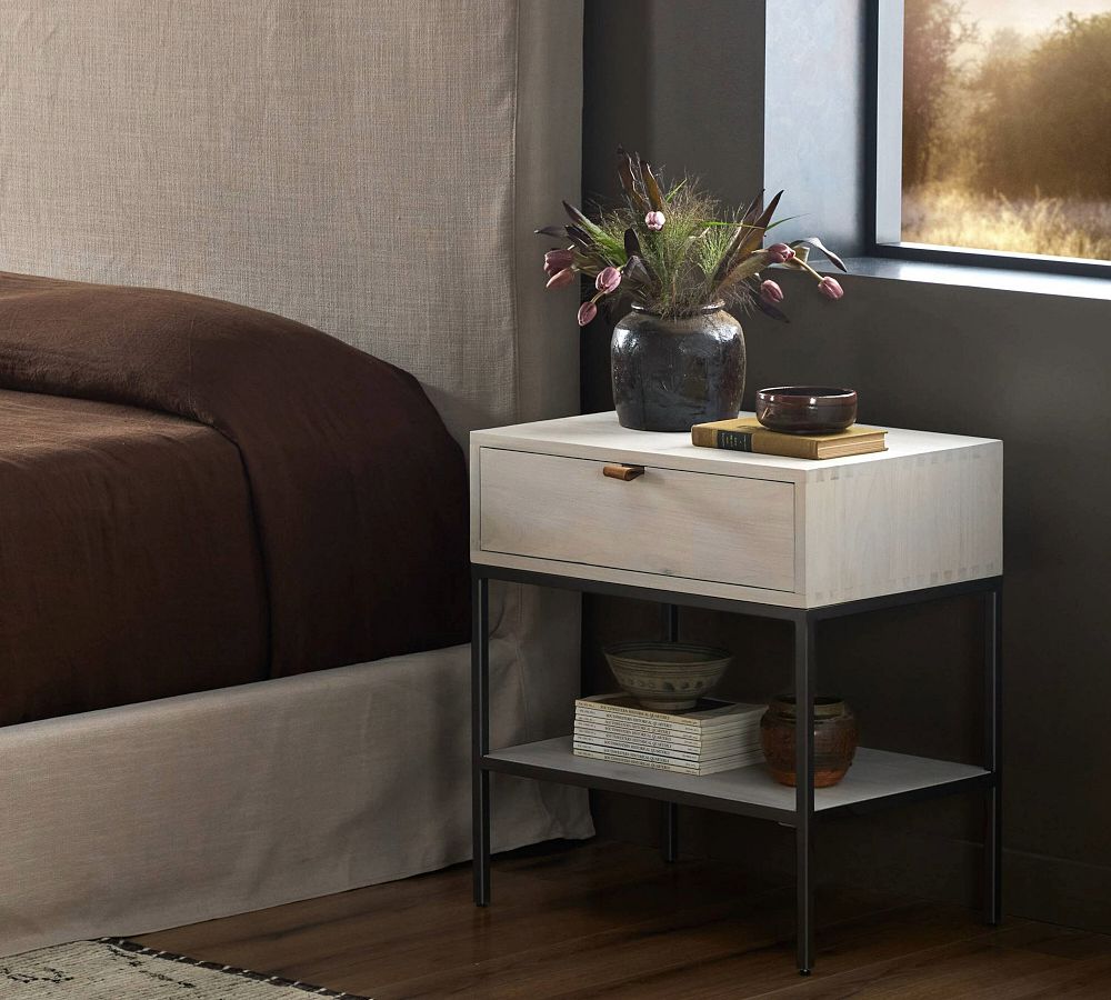 Graham Nightstand (24&quot;)
