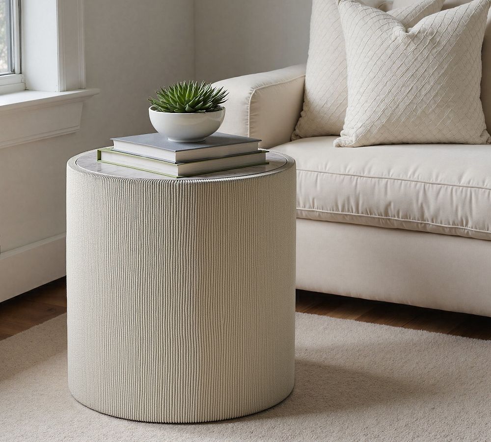 Delvy Round Side Table (22&quot;)