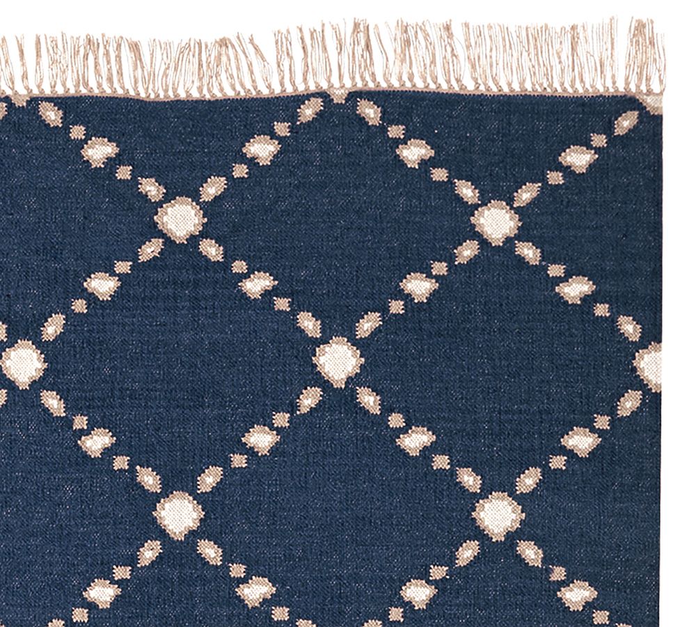 Dot 'N Dash Recycled Yarn Outdoor Rug Swatch