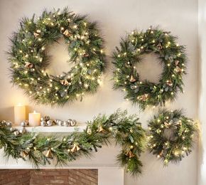 　Decorated Christmas Wreath Valery Madelyn Pre-Lit Christmas Wreath for Front Door with Lights