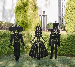 Nutcracker Family Lawn Set