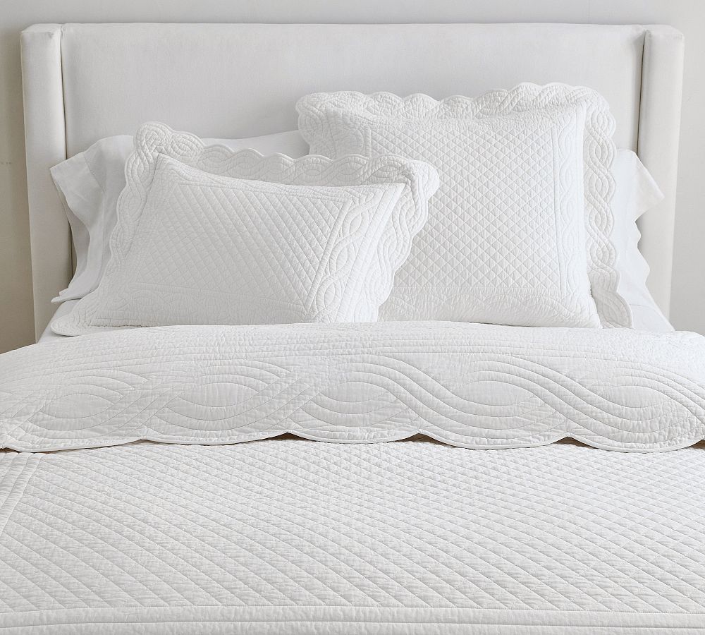 Heirloom Scalloped Quilt - White, King/Cal. King