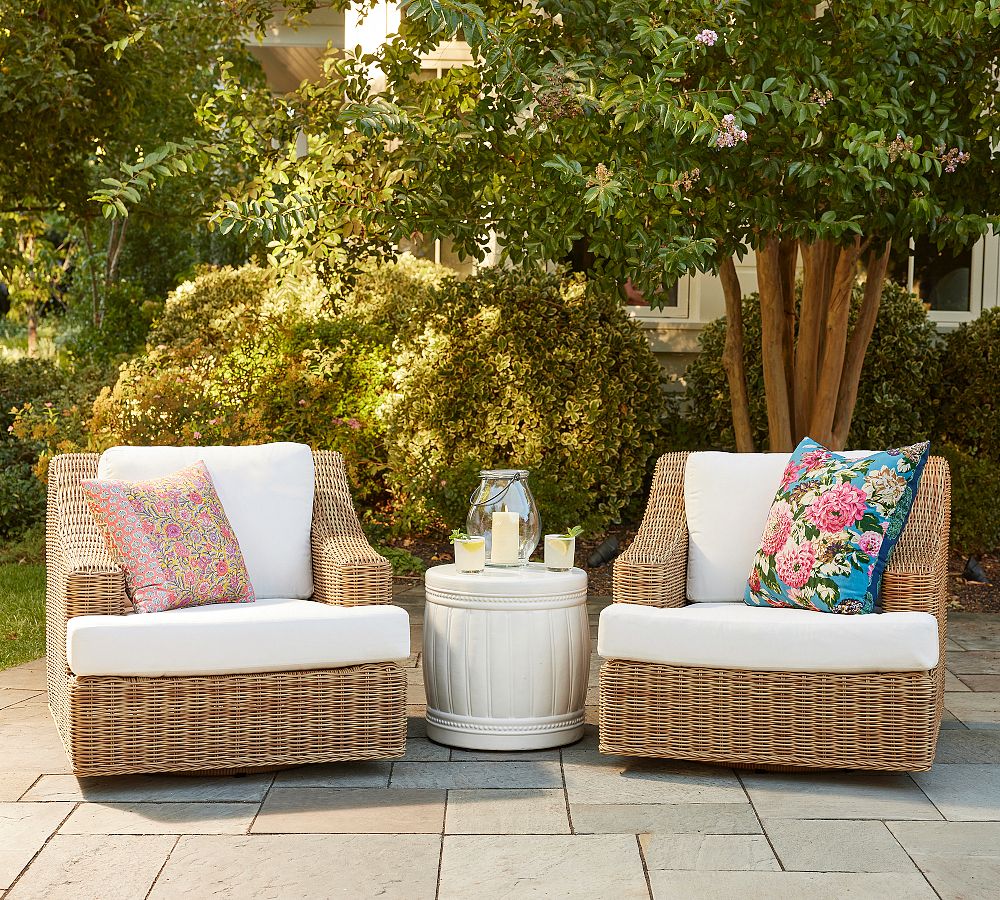 Huntington Wicker Slope Arm Swivel Outdoor Lounge Chair