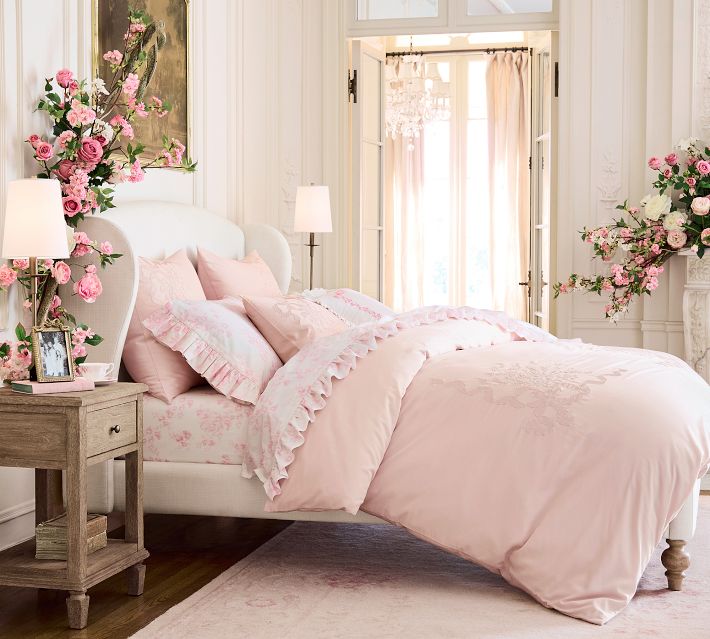 Augusta Upholstered Platform Bed