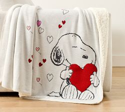 Peanuts Snoopy™ Hearts Jacquard Knit Throw