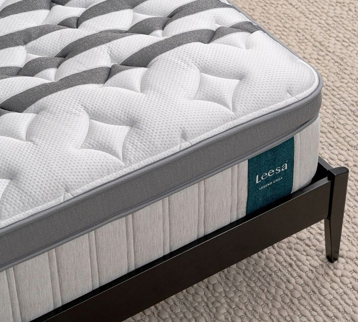Close-up of mattress tufting and edge with Leesa label