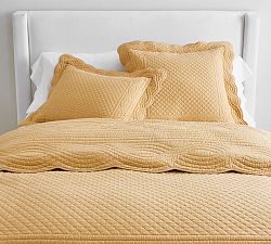 Open Box: Heirloom Scallop Quilt, Full/Queen - Harvest Gold