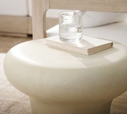 Vila Concrete Round Outdoor Side Table (24")