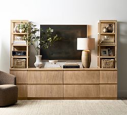 Pacific Entertainment Center (102")