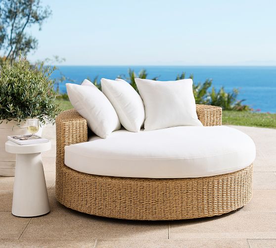 Kostas Wicker Round Swivel Outdoor Daybed
