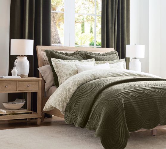 Pottery Barnベッドキルト Velvet Heirloom Quilt | Pottery Barn