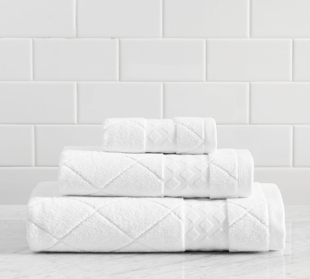 Monique Lhuillier Easton Quilted Bath Towel