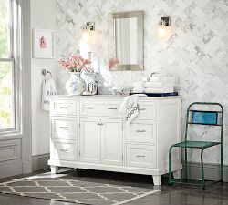 Liza Embroidered 700-Gram Weight Bath Towel