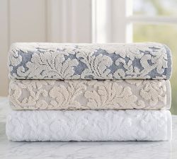 Jacquard Medallion Aerospin™ Quick-Dry Sculpted Bath Towel