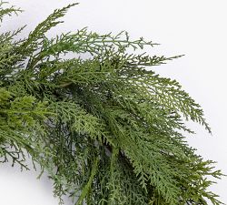 Faux Deluxe Cedar Wreath 22"