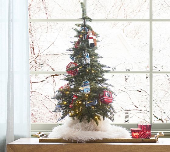 Apres Ski Mini Christmas Tree