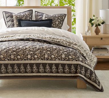 Pottery Barnベッドキルト Bette Handcrafted Reversible Quilt | Pottery Barn