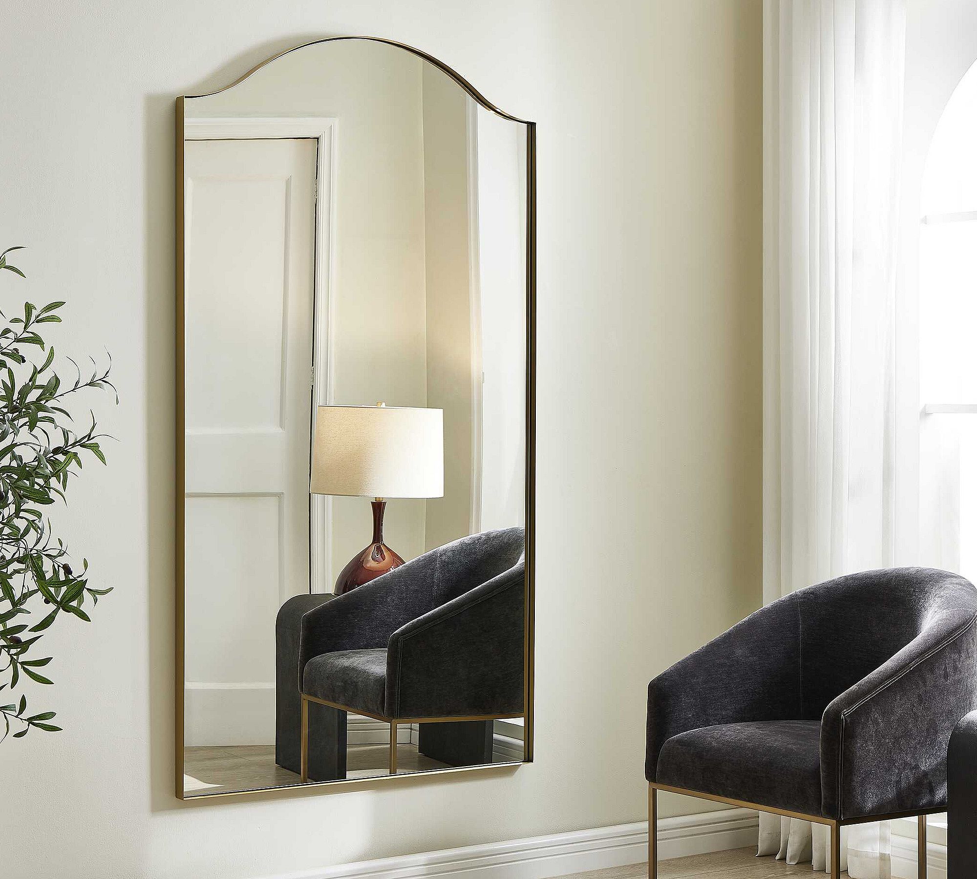 Caroline Mirror