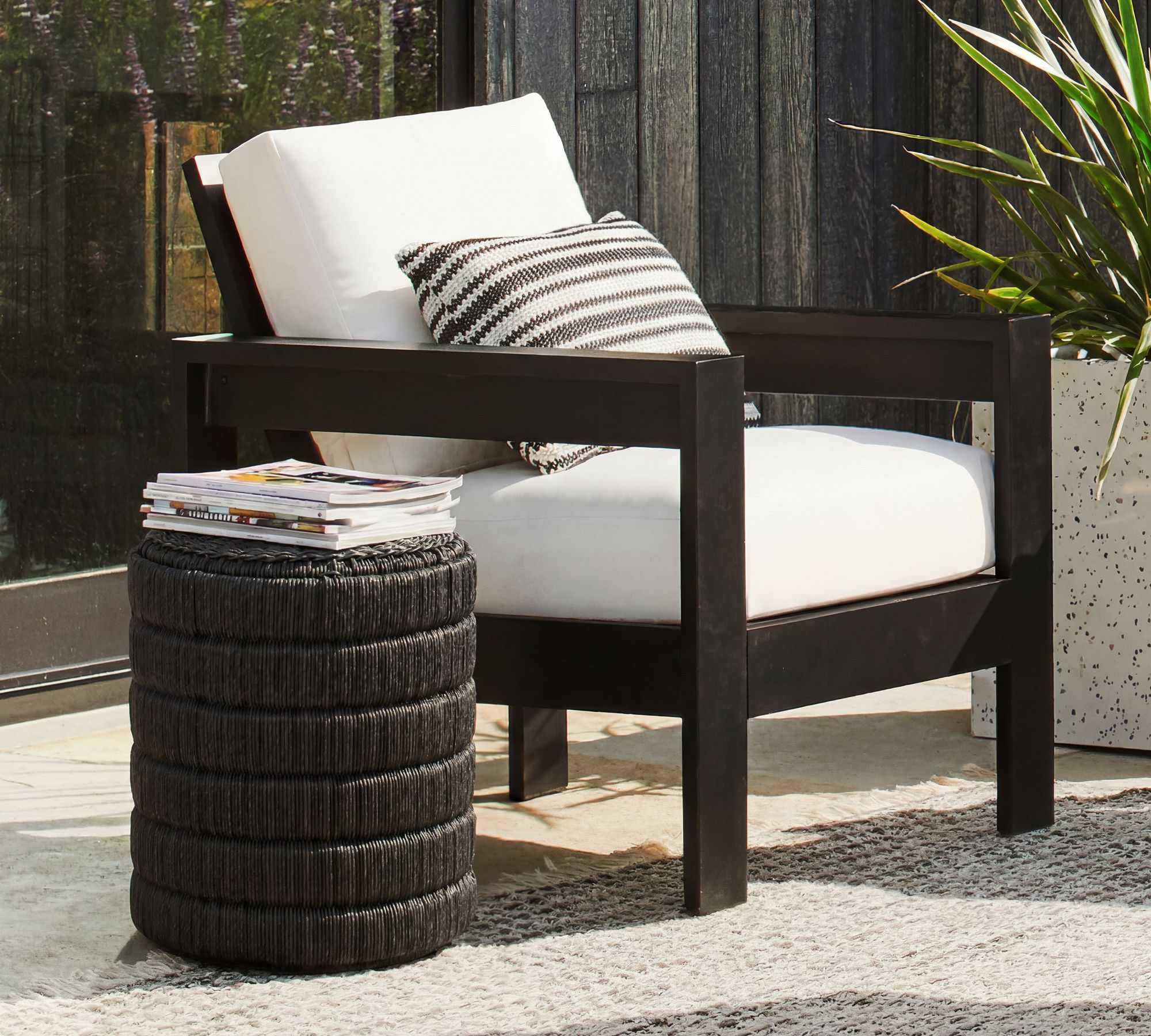 Zya Metal Outdoor Accent Table (18")