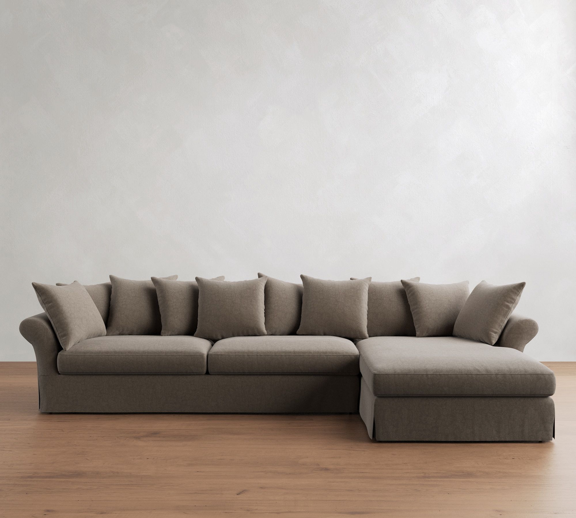 Windsor Slipcovered Chaise Sectional (132"&ndash;144")