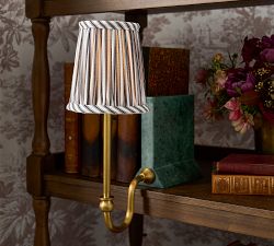 Chris Loves Julia Bookshelf Light (11")