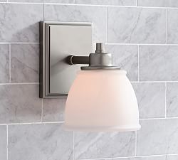 Hayden Single Traditional Sconce (8")