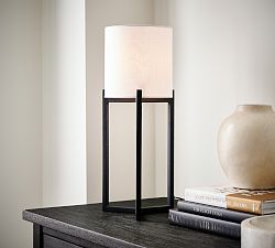 Ian Metal Table Lamp (15")