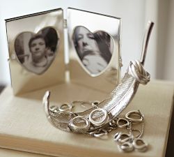 Feather Ring Holder