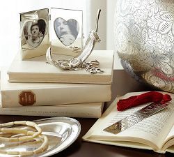 Feather Ring Holder
