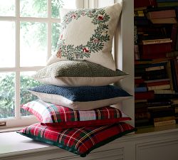 Nostalgic Wreath Pillow Cover